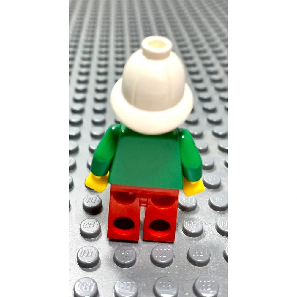 LEGO Minifigure ADV044 Adventurers Jungle Miss Gail Storm White Pith Helmet